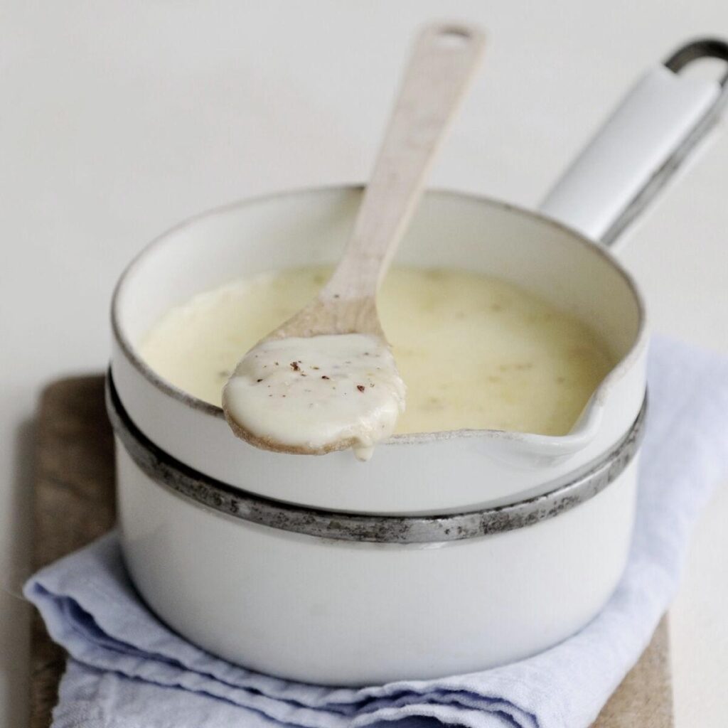 Comment épaissir une sauce sans farine : astuces et recettes pour une sauce plus riche et savoureuse