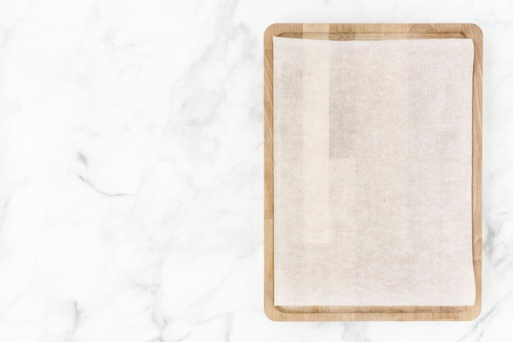 Comment remplacer le papier cuisson : astuces et alternatives pratiques !