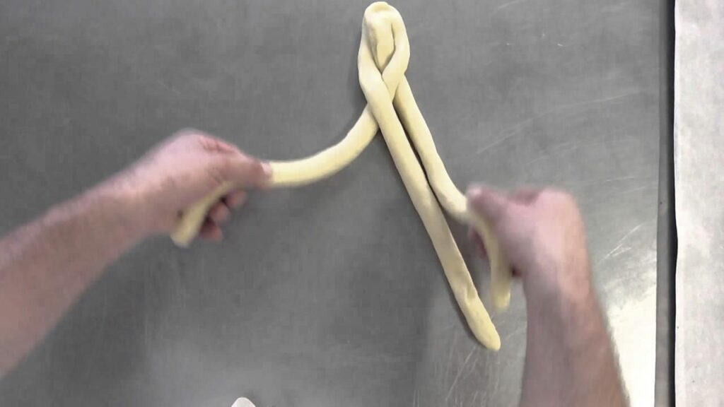 Apprendre à tresser une délicieuse brioche : les étapes pas à pas!
